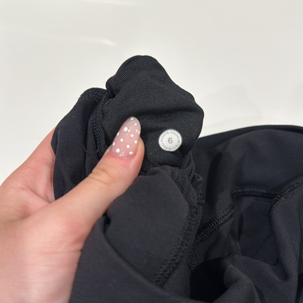 Black Women's Lululemon Biker Shorts 6” - Picture 4 of 4
